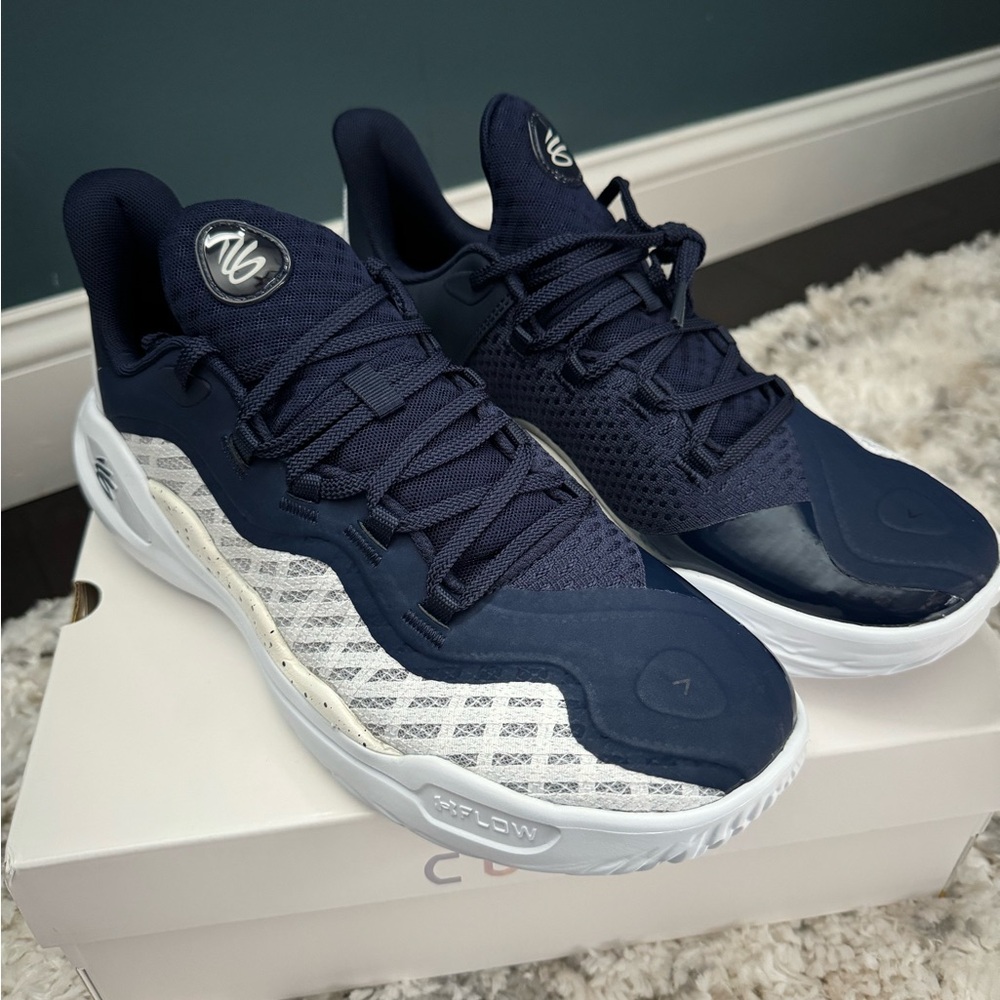 Curry basketball shoes 
M 11.5 / W 13 - Navy/white